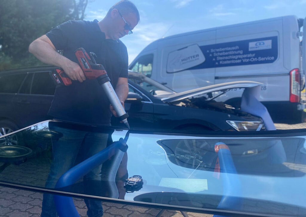 Mann vor ort abdichtung reperatur frontscheibe auto